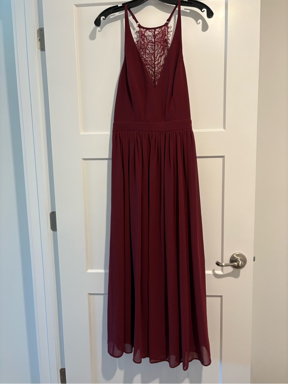 LuLu’s Women’s Burgundy Lace-Back Maxi Dress